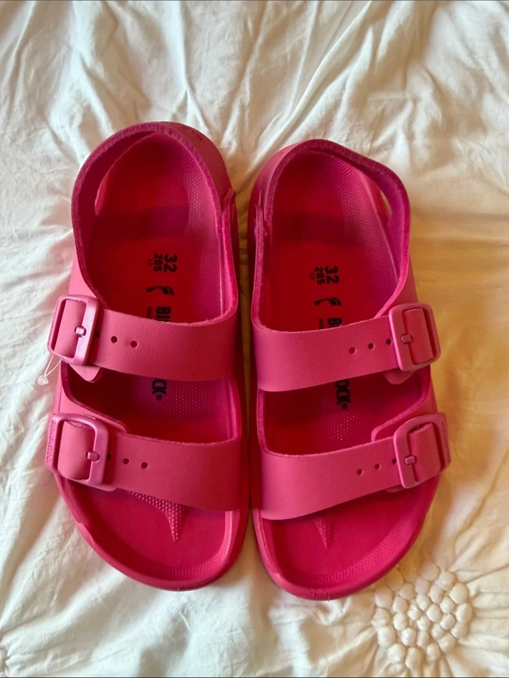 NWOT Birkenstock Kids Hot Pink Double-Strap EVA Sandals. SIZE reads 32/205/L1
